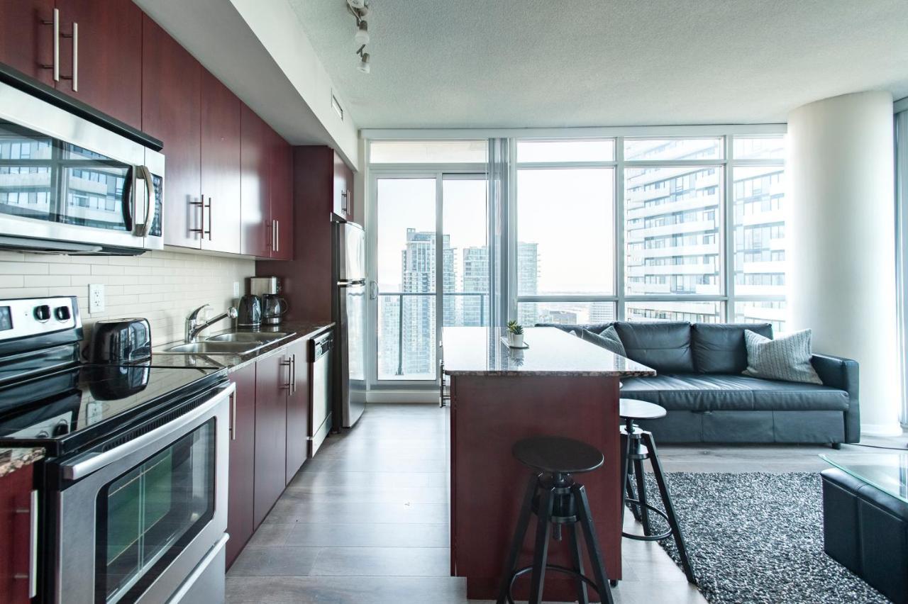 Downtown Two Bedroom With Amazing View, Free Parking * Toronto