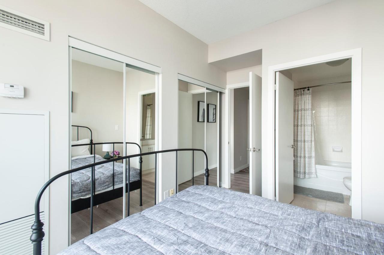 Downtown Two Bedroom With Amazing View, Free Parking Apartment *