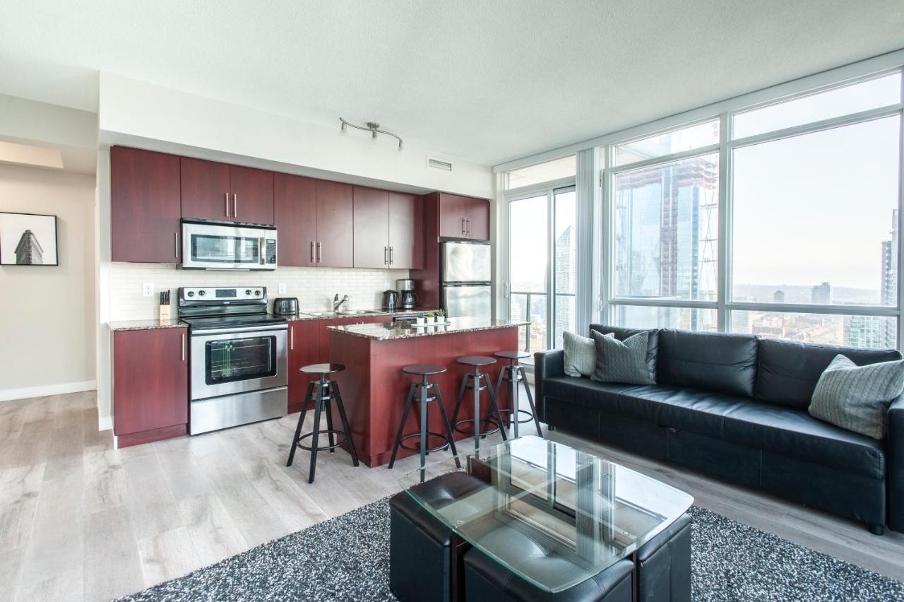 Downtown Two Bedroom With Amazing View, Free Parking Apartment